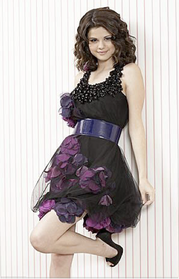 selena-gomez-purple-dress.png
