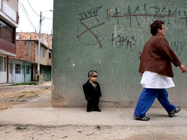 Fotos do Colombiano de 70 cm (O menor homem do mundo)