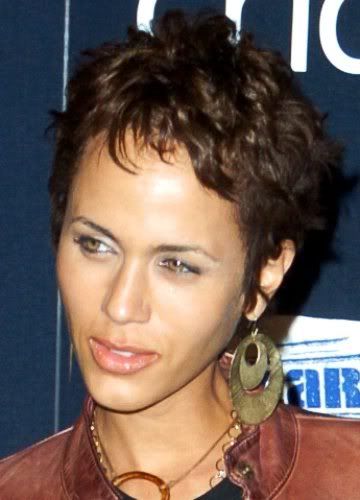 cute short hairstyles. His wife Nicole Parker is also