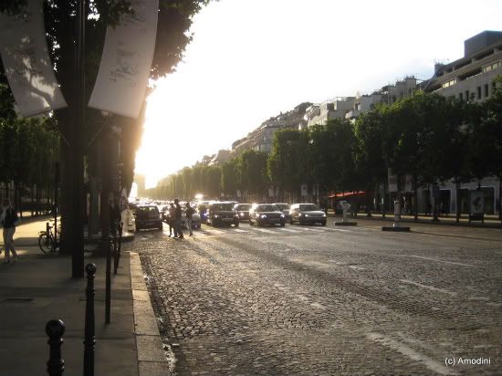Paris street and Arc de Triomphe