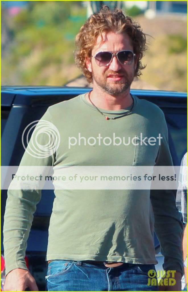 gerard-butler-chateau-marmont-02