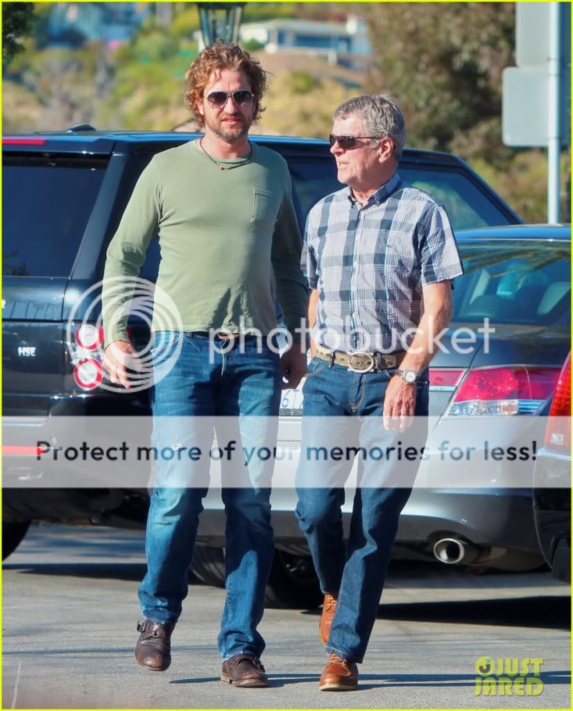 gerard-butler-chateau-marmont-04