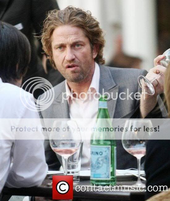 gerard-butler-out-and-about-during-the_3893604